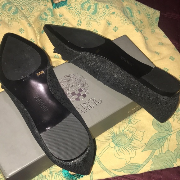 🥰 VINCE CAMUTO black leather pointed flats 🥿 - Picture 3 of 6